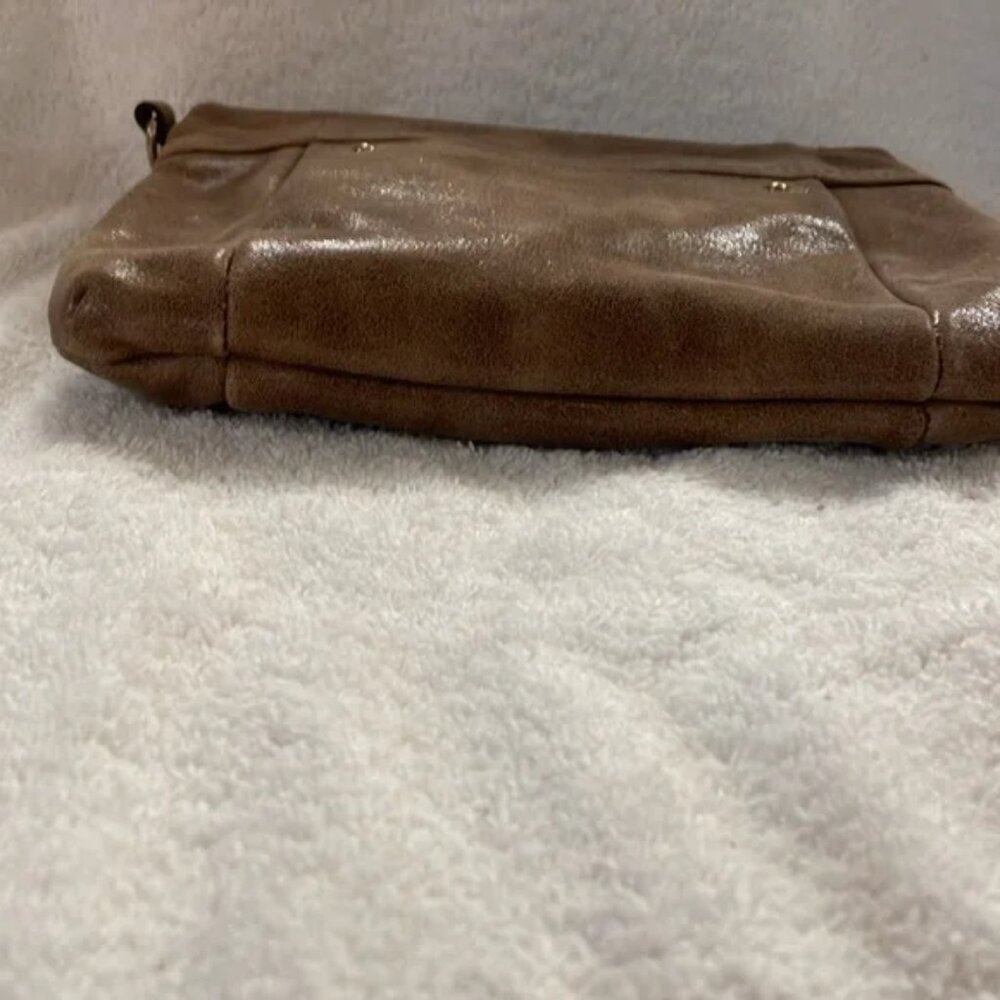 EUC B Makowsky Genuine Leather Crossbody Handbag. Taupe Color - Picture 4 of 9